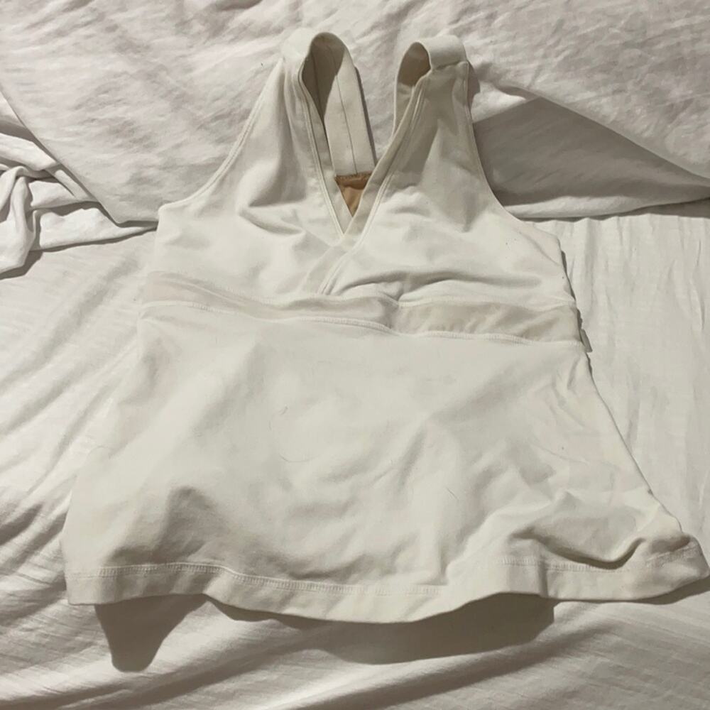 Lululemon 10 or 12 missing tag white preloved bra built in top